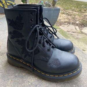 Ladies size 7 Vond Mono Dr.Martens